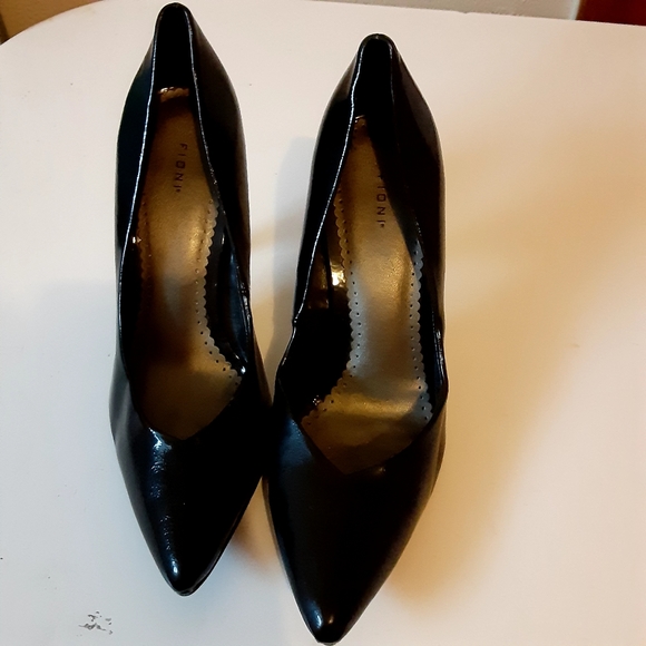 Fioni Heels - Picture 2 of 2